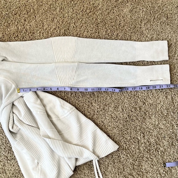 Lululemon Transformation Wrap - Picture 9 of 9